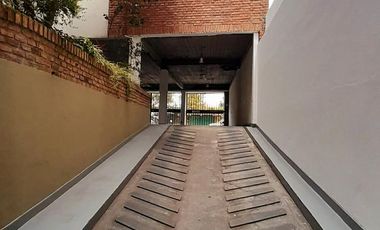 San Isidro hacia el Bajo - Excelente 2 amb con Balcón y Cochera!