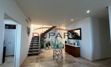 Penthouse Amueblado de 3 Recamaras en Venta, Country Club