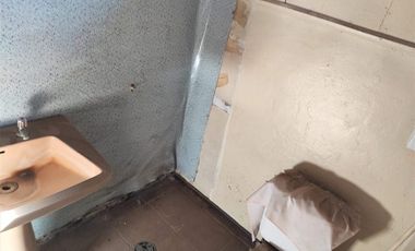 Vendo 2 locales comerciales más amplio galpón con oficina, Papudo Los Andes.