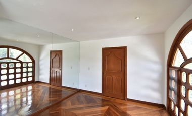 Se Renta casa en Colinas de San Javier
