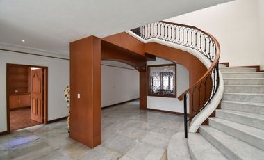 Se Renta casa en Colinas de San Javier
