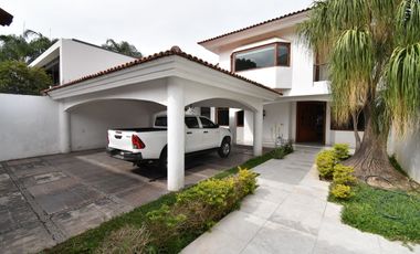 Se Renta casa en Colinas de San Javier