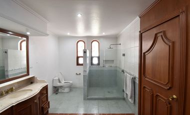 Se Renta casa en Colinas de San Javier