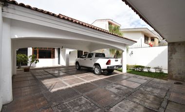 Se Renta casa en Colinas de San Javier