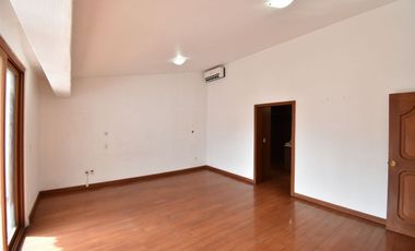 Se Renta casa en Colinas de San Javier