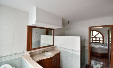 Se Renta casa en Colinas de San Javier