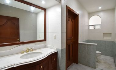 Se Renta casa en Colinas de San Javier