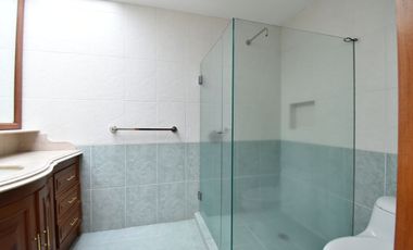 Se Renta casa en Colinas de San Javier