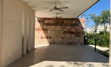 VENTA DE CASA LUMINA EN PRIVADA NADIRA CONKAL
