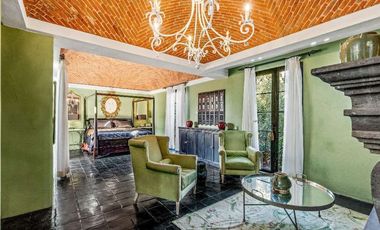 Venta de Casa con Casita en San Miguel: Guadiana – Vida de Lujo