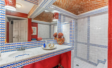 Venta de Casa con Casita en San Miguel: Guadiana – Vida de Lujo