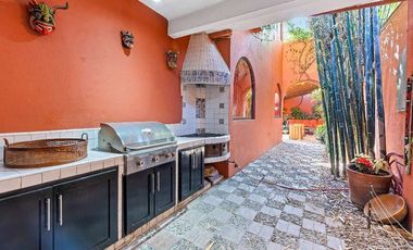 Venta de Casa con Casita en San Miguel: Guadiana – Vida de Lujo