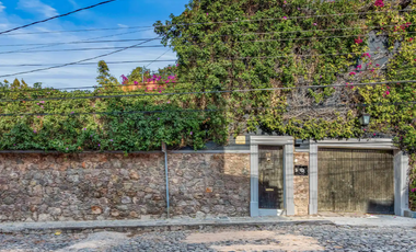 Venta de Casa con Casita en San Miguel: Guadiana – Vida de Lujo