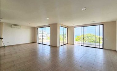 Alquilo casa  en Ciudad del Mar, amplia con 3 habitaciones, Manta