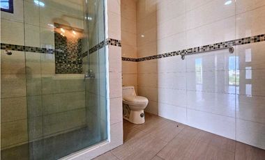 Alquilo casa  en Ciudad del Mar, amplia con 3 habitaciones, Manta