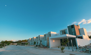 Casa en venta 3 recámaras una en PB  entrega inmediata en Cholull, Mérida