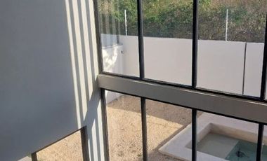 Casa en venta 3 recámaras una en PB  entrega inmediata en Cholull, Mérida