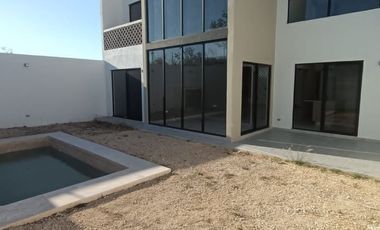 Casa en venta 3 recámaras una en PB  entrega inmediata en Cholull, Mérida