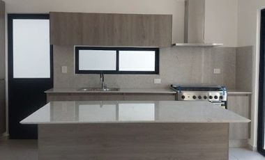 Casa en venta 3 recámaras una en PB  entrega inmediata en Cholull, Mérida