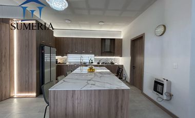 Hermosa Casa en Altozano