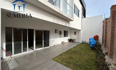 Hermosa Casa en Altozano