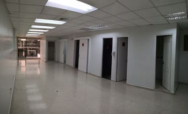 LOCAL / AVENIDA BALBOA / 78 M2 / SOBRE CALLE PRINCIPAL / VACIO