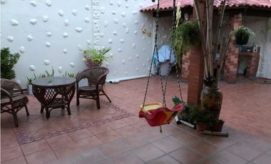 EL BOSQUE / CALLE EL CLAVEL / 300m2 / 4 HABITACIONES