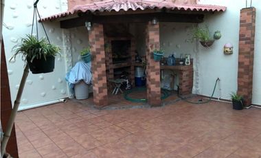 EL BOSQUE / CALLE EL CLAVEL / 300m2 / 4 HABITACIONES