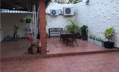 EL BOSQUE / CALLE EL CLAVEL / 300m2 / 4 HABITACIONES