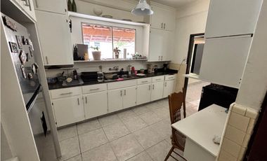 ALBROOK / CON PANELES SOLARES / 300m2 / 4 HABITACIONES / JARDIN