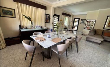 ALBROOK / CON PANELES SOLARES / 300m2 / 4 HABITACIONES / JARDIN