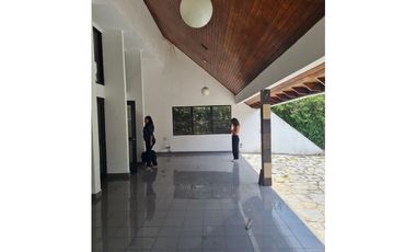 SE VENDE CASA CON AMPLIO TERRENO EN COCO DEL MAR