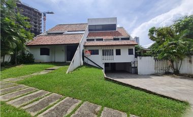 SE VENDE CASA CON AMPLIO TERRENO EN COCO DEL MAR