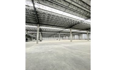 ALQUILER GALERAS TERMINADAS HASTA 12,496M2 M2 SOUTH PARK ZONA UNO