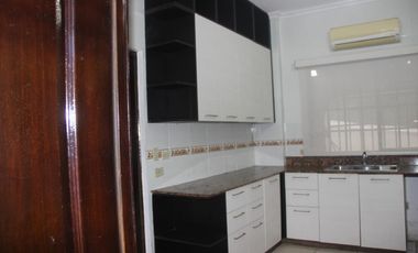 Se Vende Casa Unifamiliar de 2 Niveles en Villa de Las Fuentes