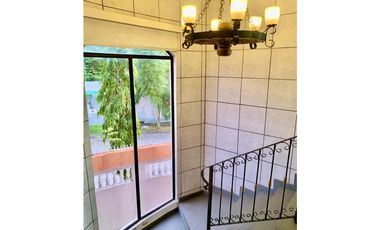 Se Vende Casa Unifamiliar de 2 Niveles en Villa de Las Fuentes