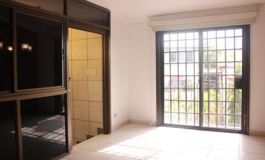 Se Vende Casa Unifamiliar de 2 Niveles en Villa de Las Fuentes