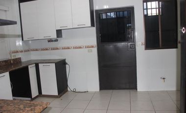 Se Vende Casa Unifamiliar de 2 Niveles en Villa de Las Fuentes