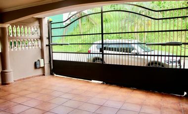 Se Vende Casa Unifamiliar de 2 Niveles en Villa de Las Fuentes