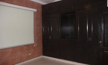 Se Vende Casa Unifamiliar de 2 Niveles en Villa de Las Fuentes