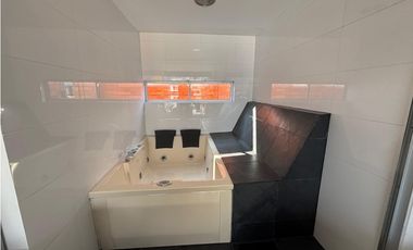 VENTA DE HERMOSO APARTAMENTO PENTHOUSE-DUPLEX LAURELES MEDELLN