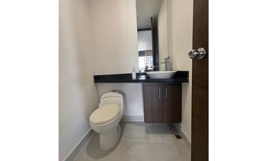 VENTA DE HERMOSO APARTAMENTO PENTHOUSE-DUPLEX LAURELES MEDELLN