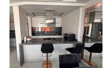 VENTA DE HERMOSO APARTAMENTO PENTHOUSE-DUPLEX LAURELES MEDELLN