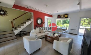 Casa en Venta - Zona Alamos - Vista al Golf - Calidad de Construcción