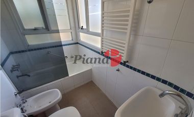 Casa en Venta - Zona Alamos - Vista al Golf - Calidad de Construcción