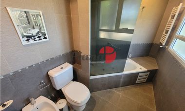 Casa en Venta - Zona Alamos - Vista al Golf - Calidad de Construcción