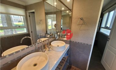 Casa en Venta - Zona Alamos - Vista al Golf - Calidad de Construcción