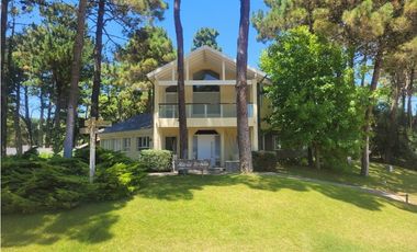 Casa en Venta - Zona Alamos - Vista al Golf - Calidad de Construcción