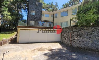 Casa en Venta - Zona Alamos - Vista al Golf - Calidad de Construcción