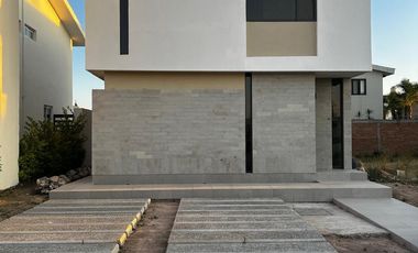 CASA NUEVA EN VENTA EN CONDOMINIO LAS PLAZAS AL NORTE DE AGUASCALIENTES